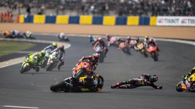 Sam Lowes crashes in Moto2 race at Le Mans